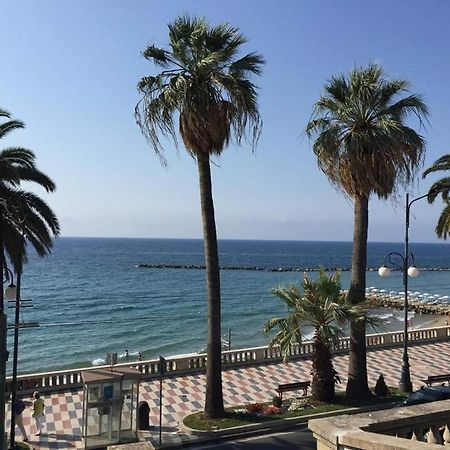 Petit Avec Classe Sanremo Exteriör bild