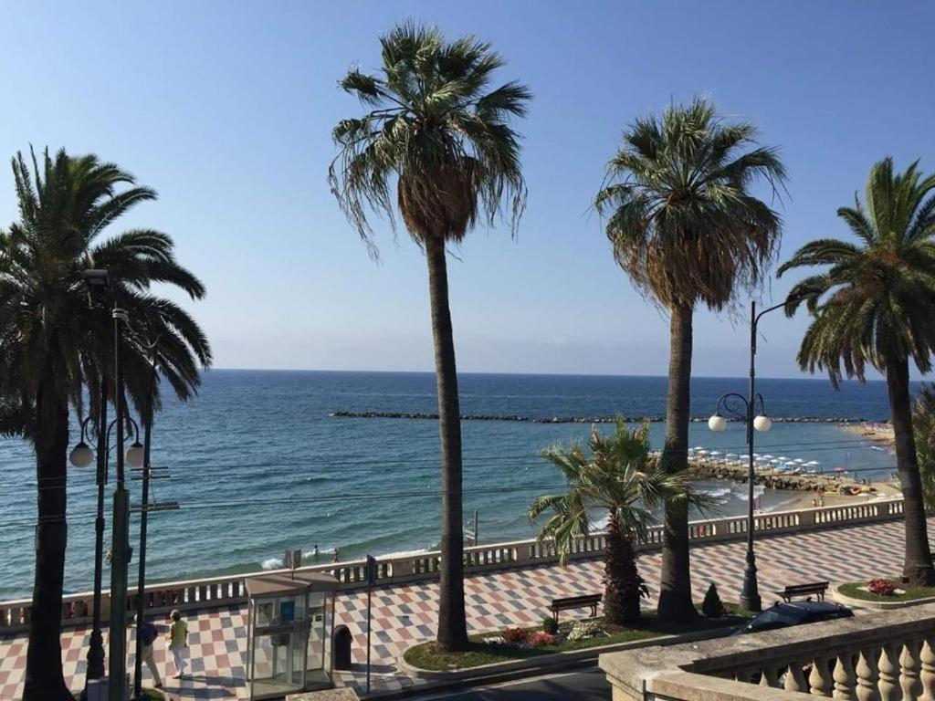 Petit Avec Classe Sanremo Exteriör bild