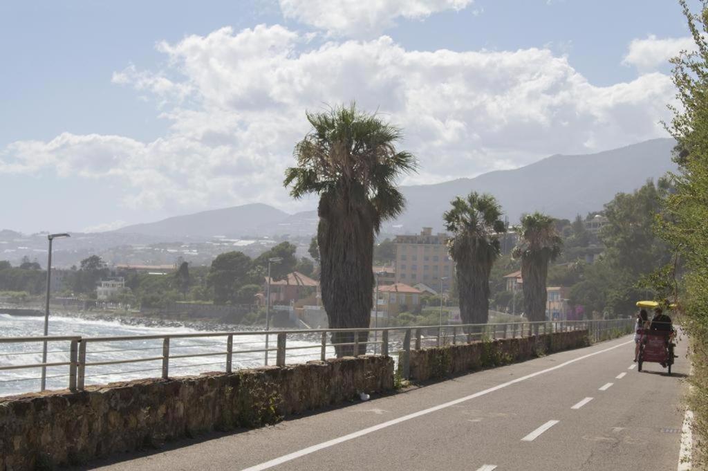 Petit Avec Classe Sanremo Exteriör bild
