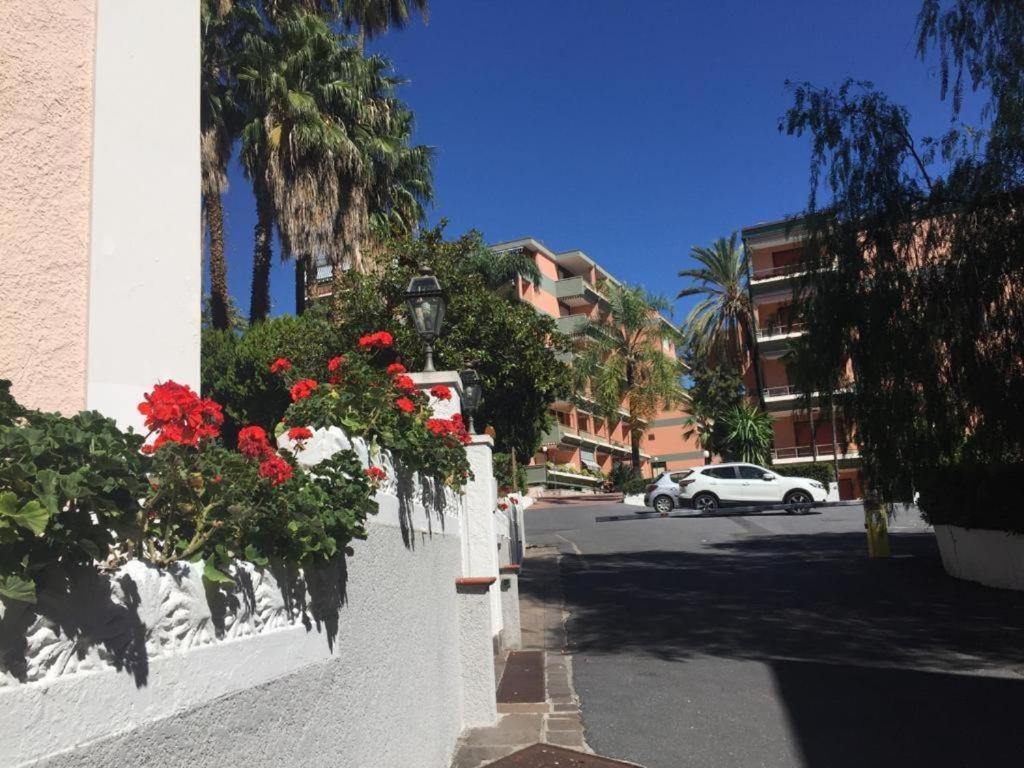 Petit Avec Classe Sanremo Exteriör bild